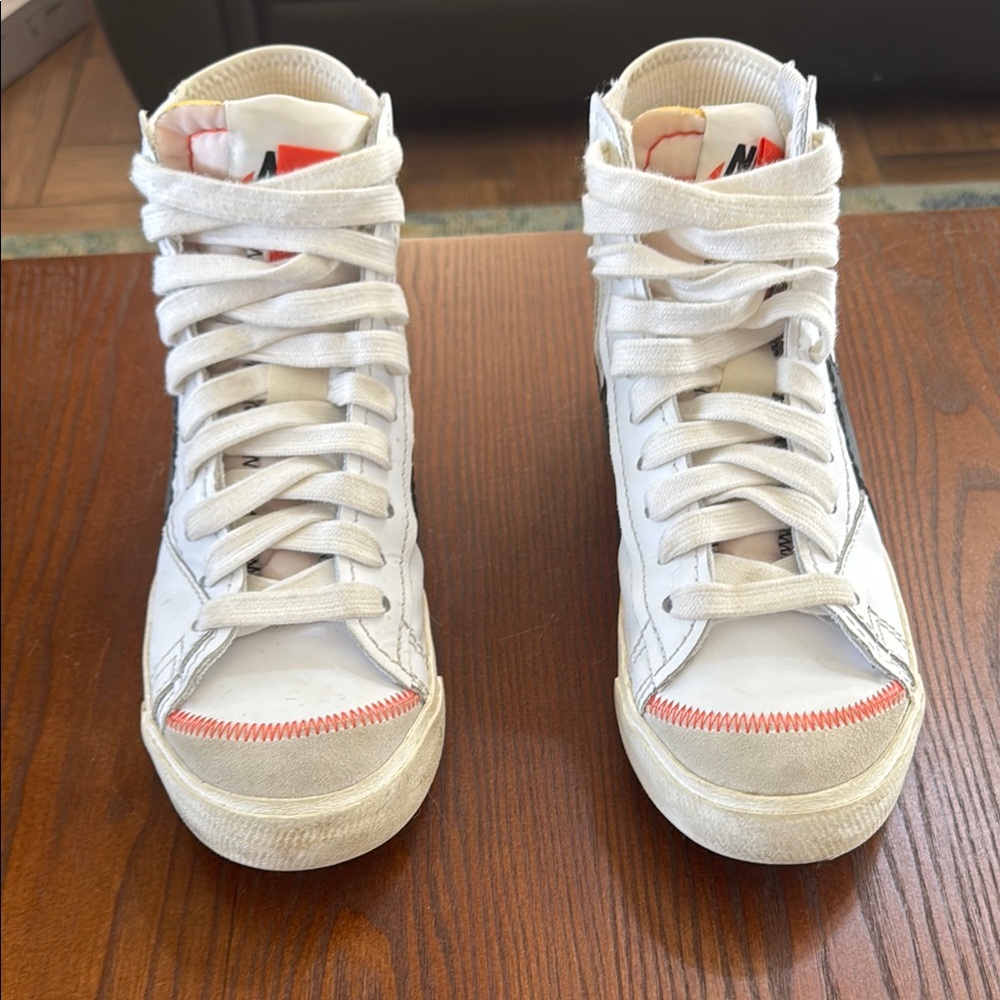 Nike Blazer Mid ‘77 Jumbo basketball shoes
Men’s size 11 Women’s size 12.5 - Picture 3 of 9